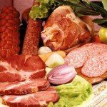 Колбасы и жирное мясо